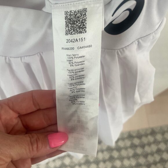 NEVER WORN ASICS PLEATED TENNIS SKORT - Picture 2 of 3